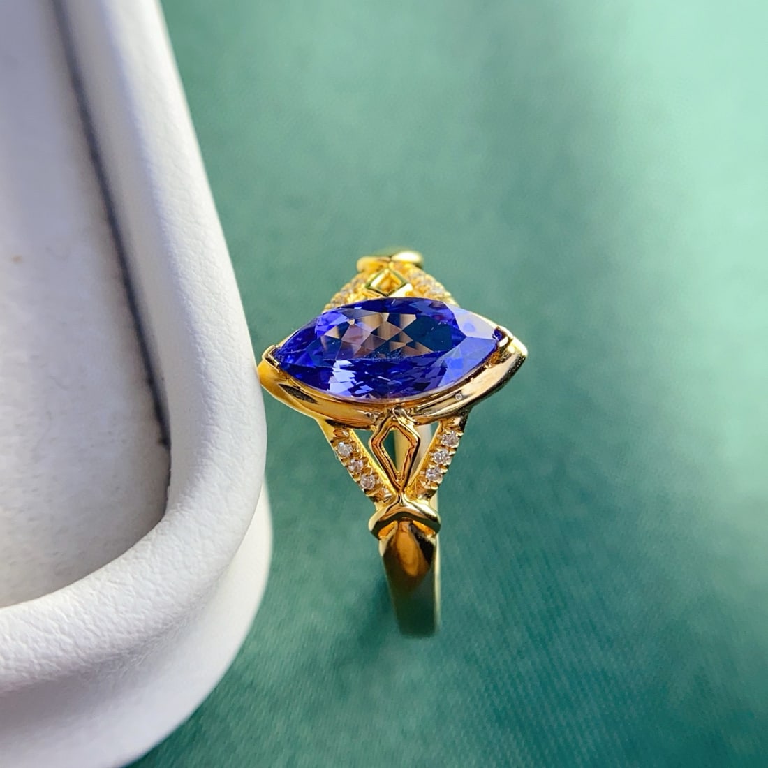 14k Gold 1.15 Ct Natural Tanzanite & Diamond Ring - 3