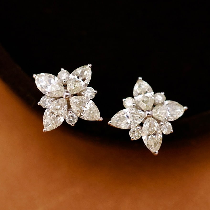 14k Gold 1.3 Ct Natural H Diamond Earrings: Ref:231031042 // gold content:14k gold // main gemstone:diamond // shape:multiply // carat weight:1. 3ct // clarity grade:vs-si // color:h // treatment:natural // Low Estimate: 3700 Condition: New Hig