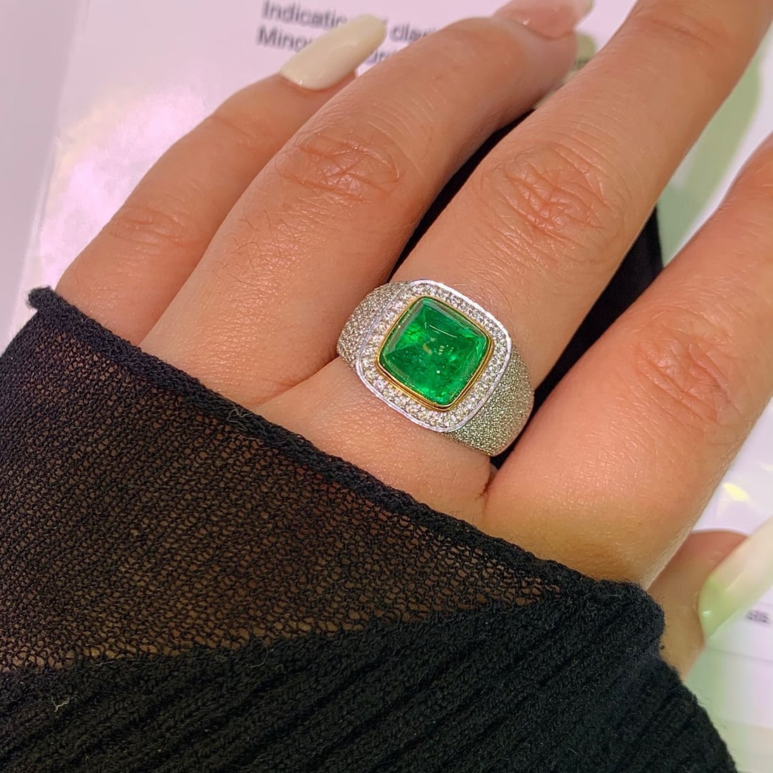 14k Gold 3.7 Ct Vivid Green Natural Emerald & Diamond Ring - 4