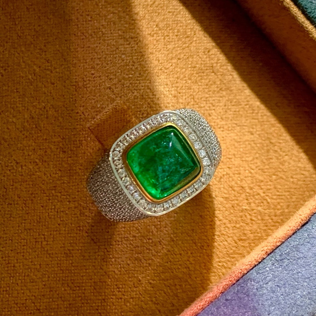 14k Gold 3.7 Ct Vivid Green Natural Emerald & Diamond Ring - 5