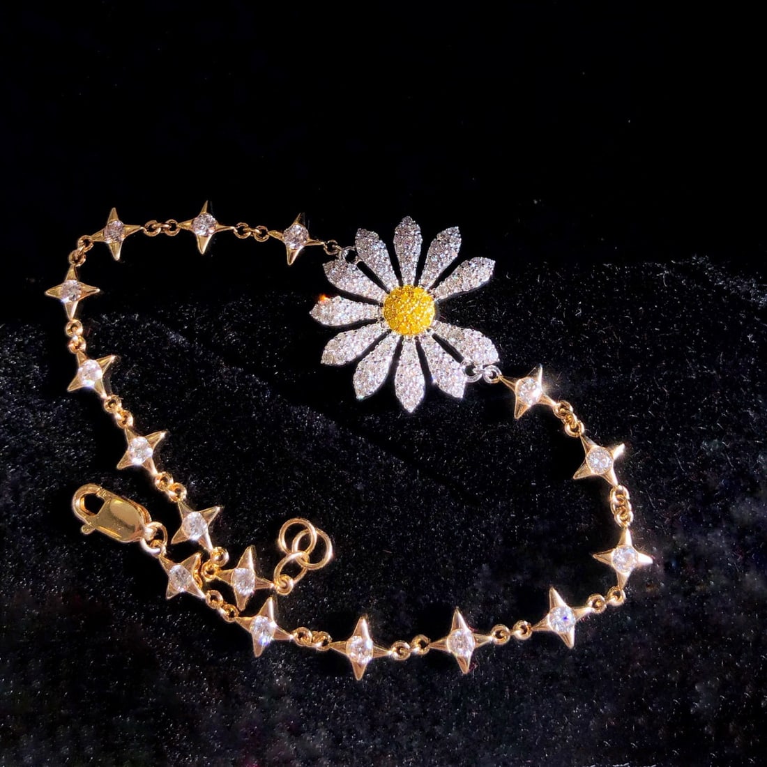 14k Gold 1.17 Ct Natural Color Diamond Bracelet: Ref:231031054 // gold content:14k gold // main gemstone:diamond // shape:round // carat weight:1. 17ct // clarity grade:vs-si // color:color // treatment:natural // cut grade:g // Low Estimate: 9000