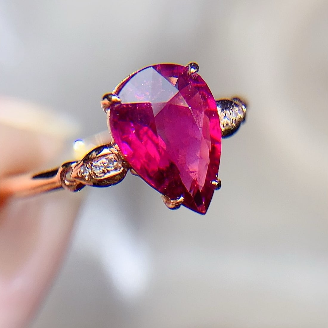 14k Gold 1.45 Ct Natural Tourmaline & Diamond Ring: Ref:231031060 // gold content:14k gold // ring size:7. 25us // // main gemstone:tourmaline // shape:pear // carat weight:1. 45ct // color:red // treatment:natural // // adjacent gemstone 2 : diamond