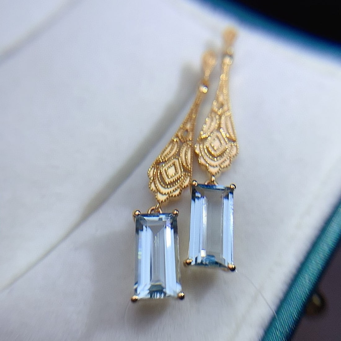 14k Gold 2.00 Ct Natural Aquamarine Earrings: Ref:231031061 // gold content:14k gold // main gemstone:aquamarine // shape:rectangle // carat weight:2. 00ct // color:blue // treatment:natural // High Estimate: 3000 Condition: New Low Estimate: