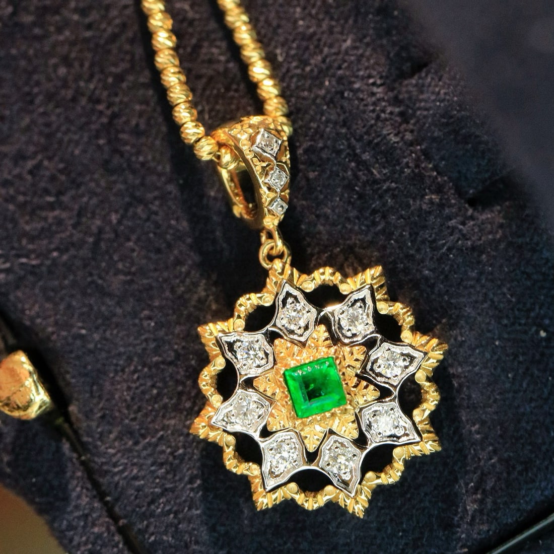 14k Gold 0.33 Ctw Vivid Green Natural Emerald & Diamond Pendant( Without Chain ): Ref:231031062 // gold content:14k gold // main gemstone:emerald // shape:square // carat weight:0. 17ct // color:vivid green // treatment:natural // // adjacent gemstone 2 : diamond // shape:round // 