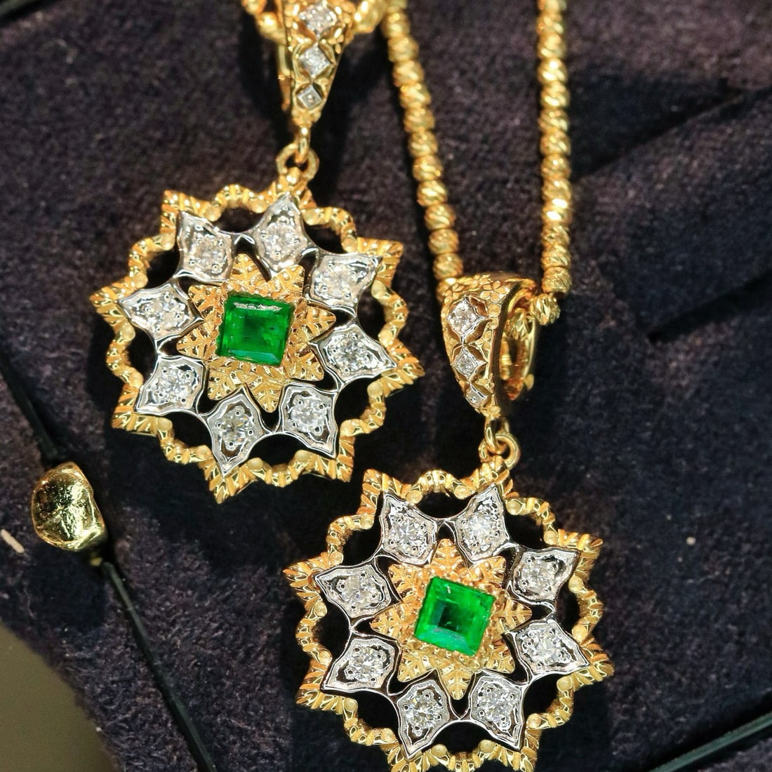 14k Gold 0.33 Ctw Vivid Green Natural Emerald & Diamond Pendant( Without Chain ) - 7
