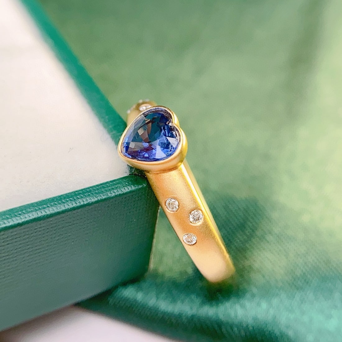 14k Gold 0.85 Ct Natural Sapphire & Diamond Ring - 4