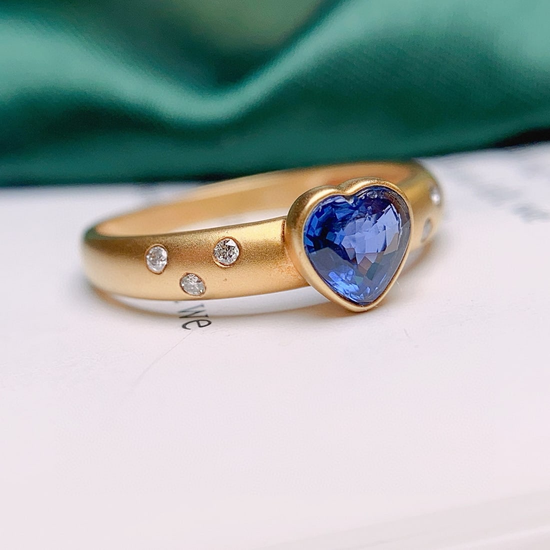 14k Gold 0.85 Ct Natural Sapphire & Diamond Ring - 5