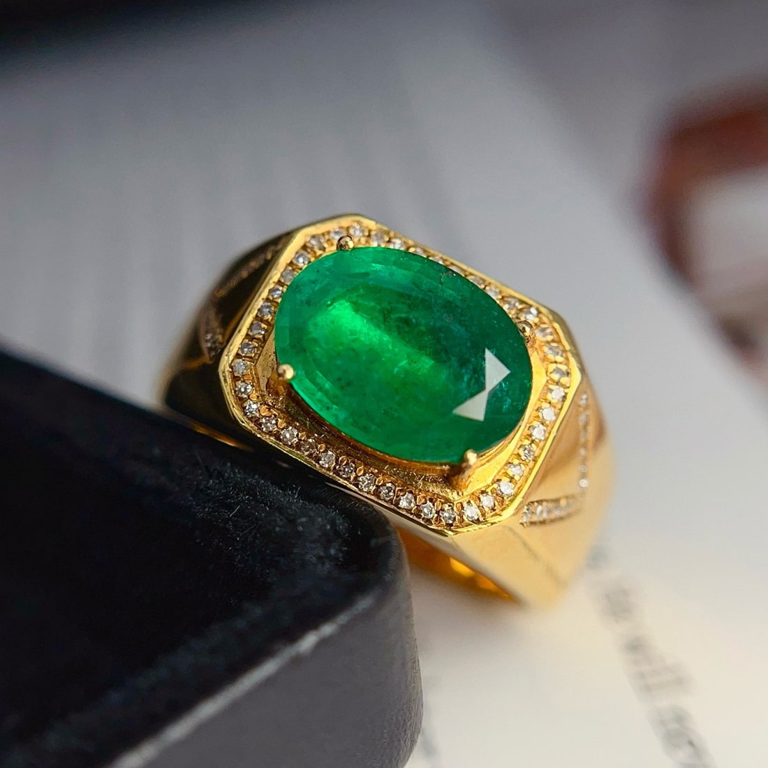 14k Gold 2.85 Ct Vivid Green Natural Emerald & Diamond & Men¡¯s Ring: Ref:231031079 // gold content:14k gold // ring size:8us // // main gemstone:emerald // shape:oval // carat weight:2. 85ct // color:vivid green // treatment:natural // // adjacent gemstone 2 : diamond