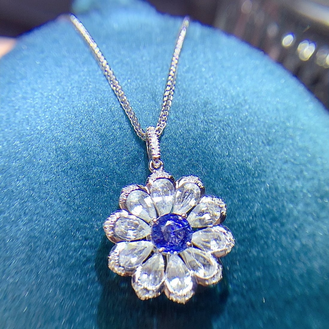 14k Gold 1.00 Ct Natural Sapphire & Diamond & Sapphire Pendant( Without Chain ): Ref:231031084 // gold content:14k gold // main gemstone:sapphire // shape:round // carat weight:1. 00ct // color:blue // treatment:natural // cut grade:g // // adjacent gemstone 2 : diamond // number