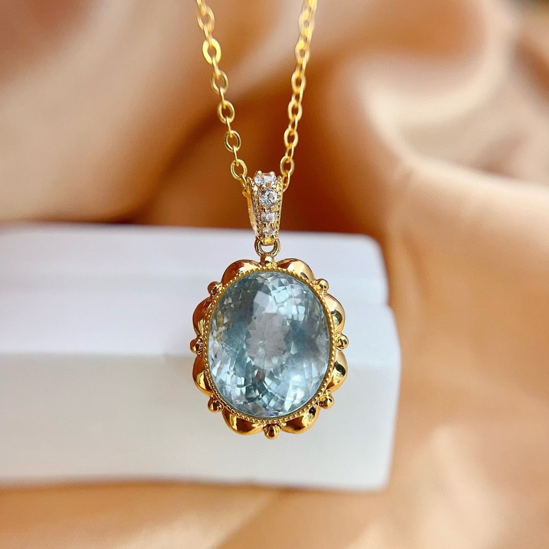 14k Gold 7.15 Ct Natural Aquamarine & Sapphire Pendant( Without Chain ): Ref:231031089 // gold content:14k gold // main gemstone:aquamarine // shape:oval // carat weight:7. 15ct // color:blue // treatment:natural // // adjacent gemstone 2 : sapphire // number of stones:4