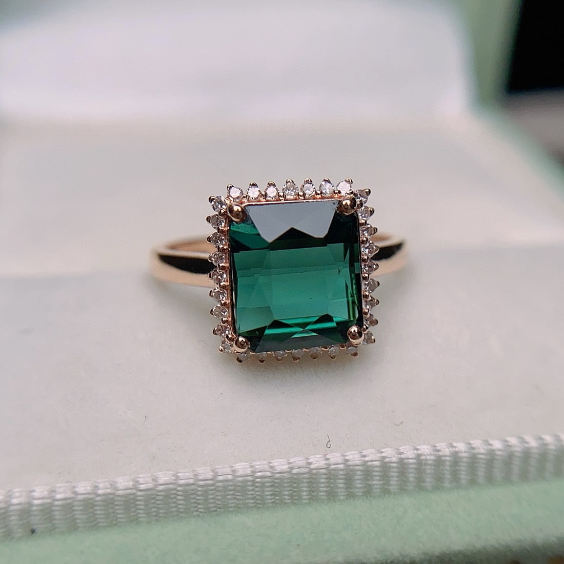 14k Gold 3.05 Ct Natural Tourmaline & Diamond Ring: Ref:231031091 // gold content:14k gold // ring size:7. 25us // // main gemstone:tourmaline // shape:octagonal // carat weight:3. 05ct // color:green // treatment:natural // // adjacent gemstone 2 :