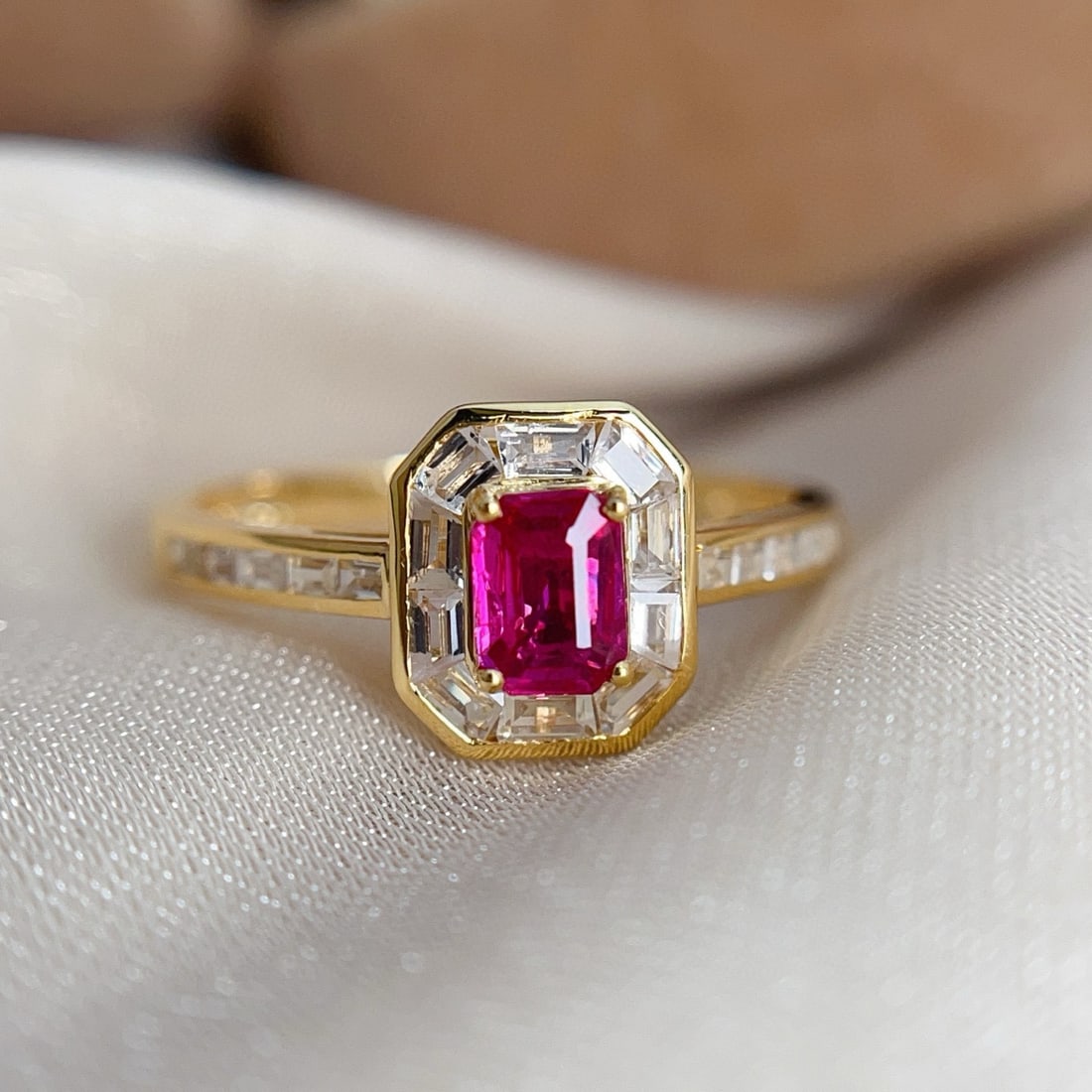 14k Gold 0.50 Ct Natural Ruby & Sapphire Ring: Ref:231031096 // gold content:14k gold // ring size:7. 25us // // main gemstone:ruby // shape:octagonal // carat weight:0. 50ct // color:red // treatment:natural // // adjacent gemstone 2 : sapphire