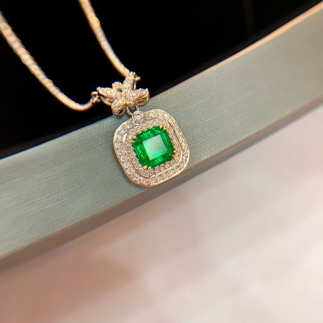 14k Gold 2.19 Ctw Vivid Green Natural Emerald & Diamond Necklace - 2