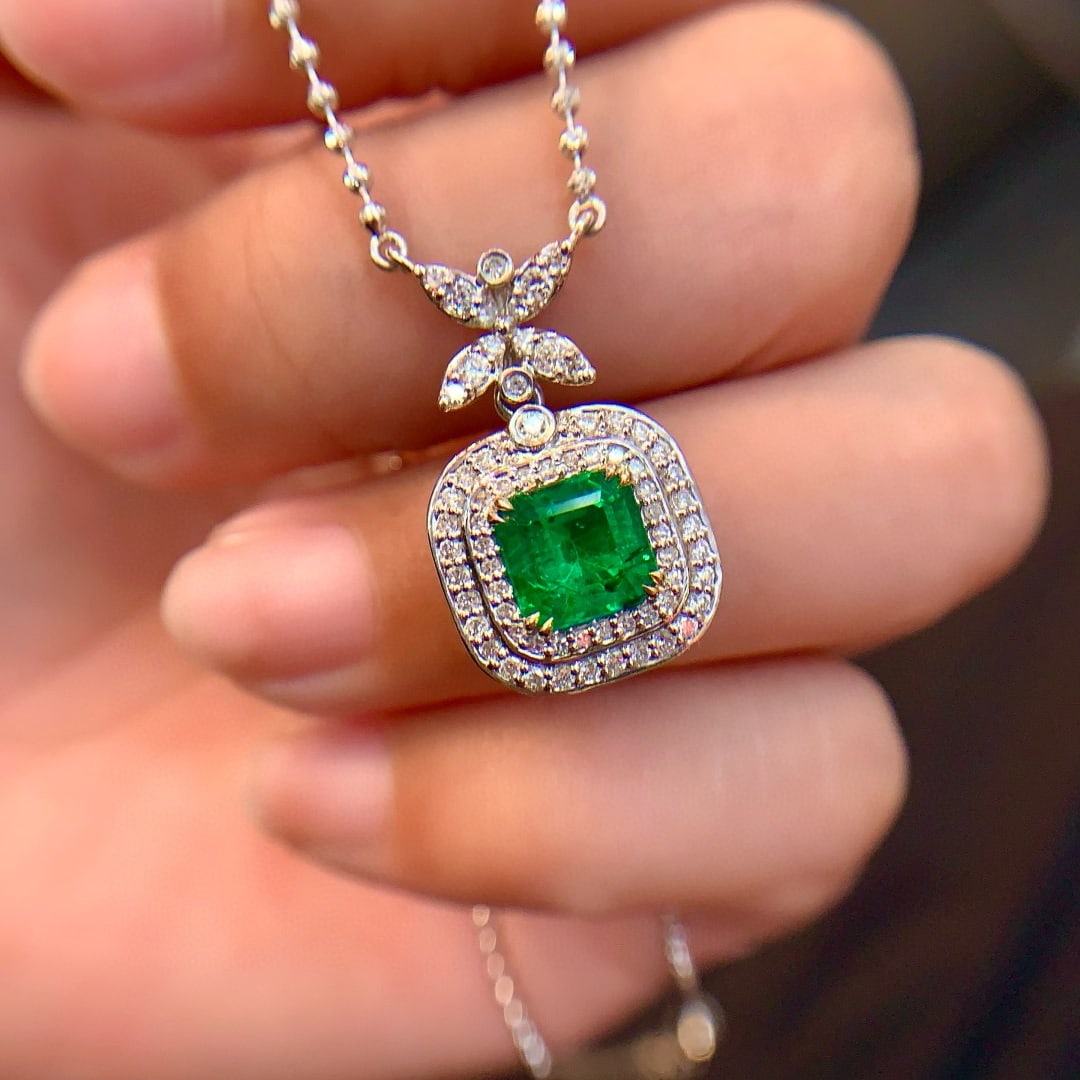 14k Gold 2.19 Ctw Vivid Green Natural Emerald & Diamond Necklace - 3