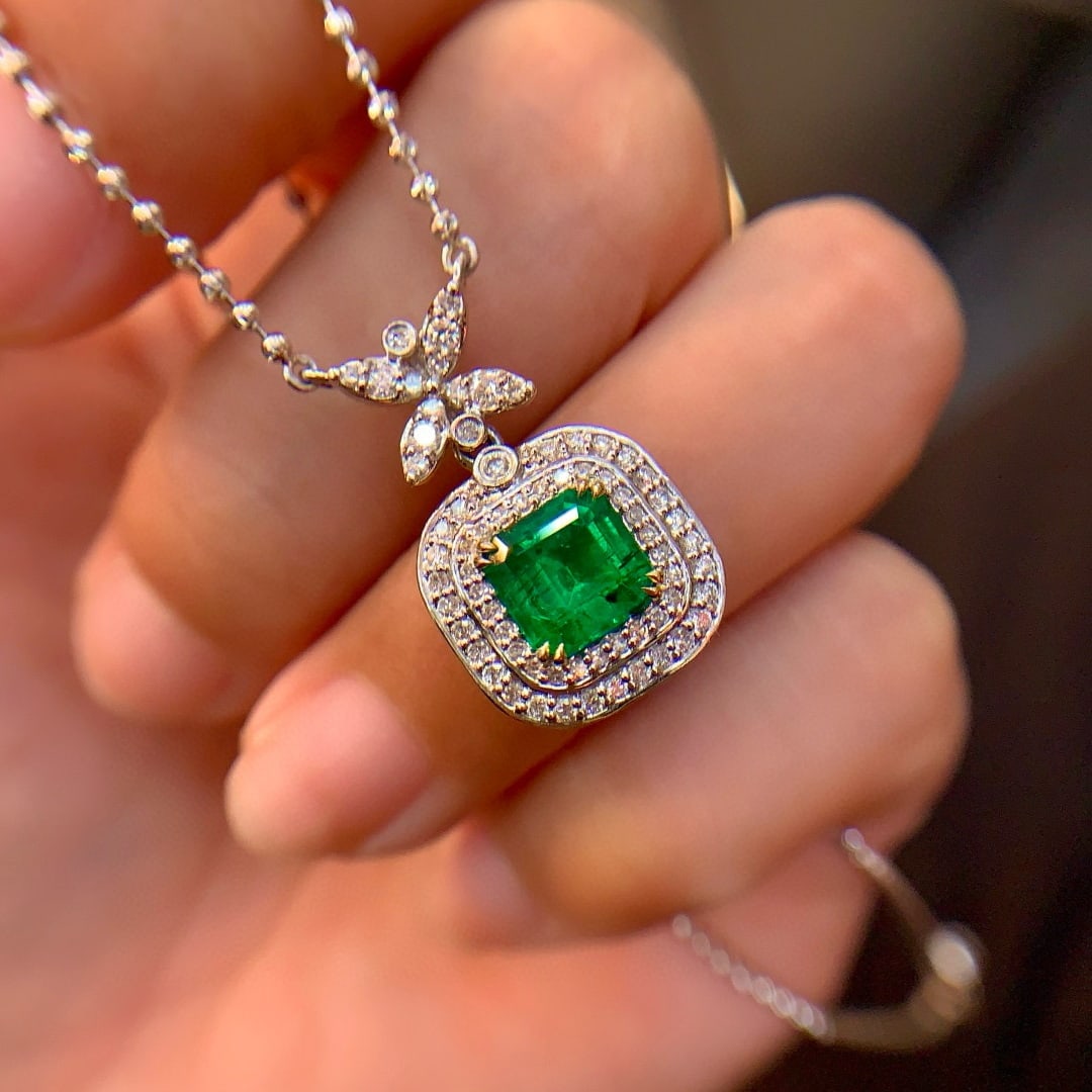 14k Gold 2.19 Ctw Vivid Green Natural Emerald & Diamond Necklace - 4