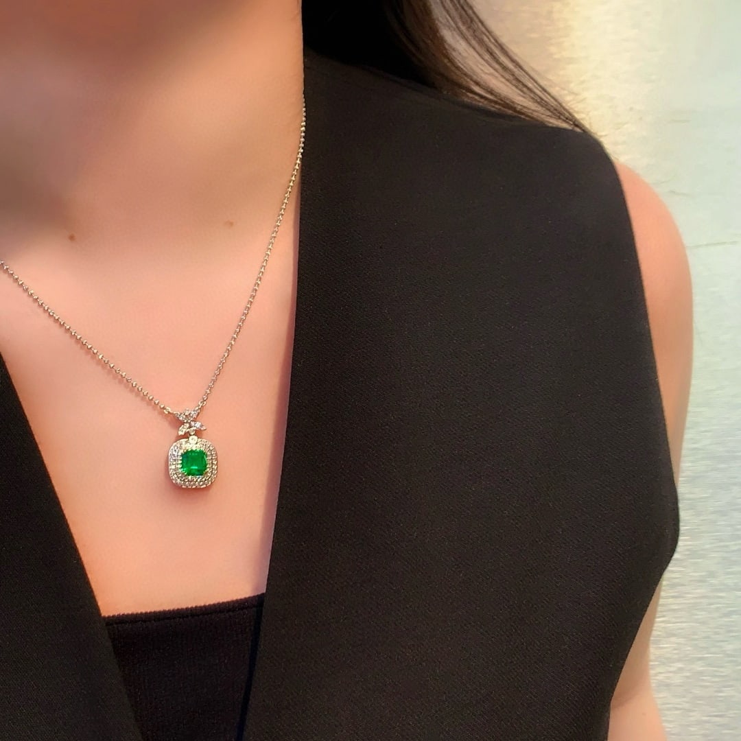 14k Gold 2.19 Ctw Vivid Green Natural Emerald & Diamond Necklace - 5