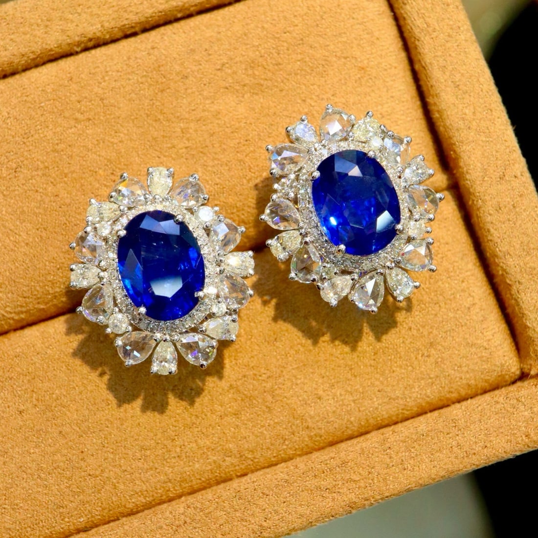 14k Gold 5.26 Ctw Vivid Blue Natural Sapphire & Diamond Earrings: Ref:231031111 // gold content:14k gold // main gemstone:sapphire // shape:oval // carat weight:3. 39ct // color:vivid blue // treatment:natural // // adjacent gemstone 2 : diamond // shape:multiply //