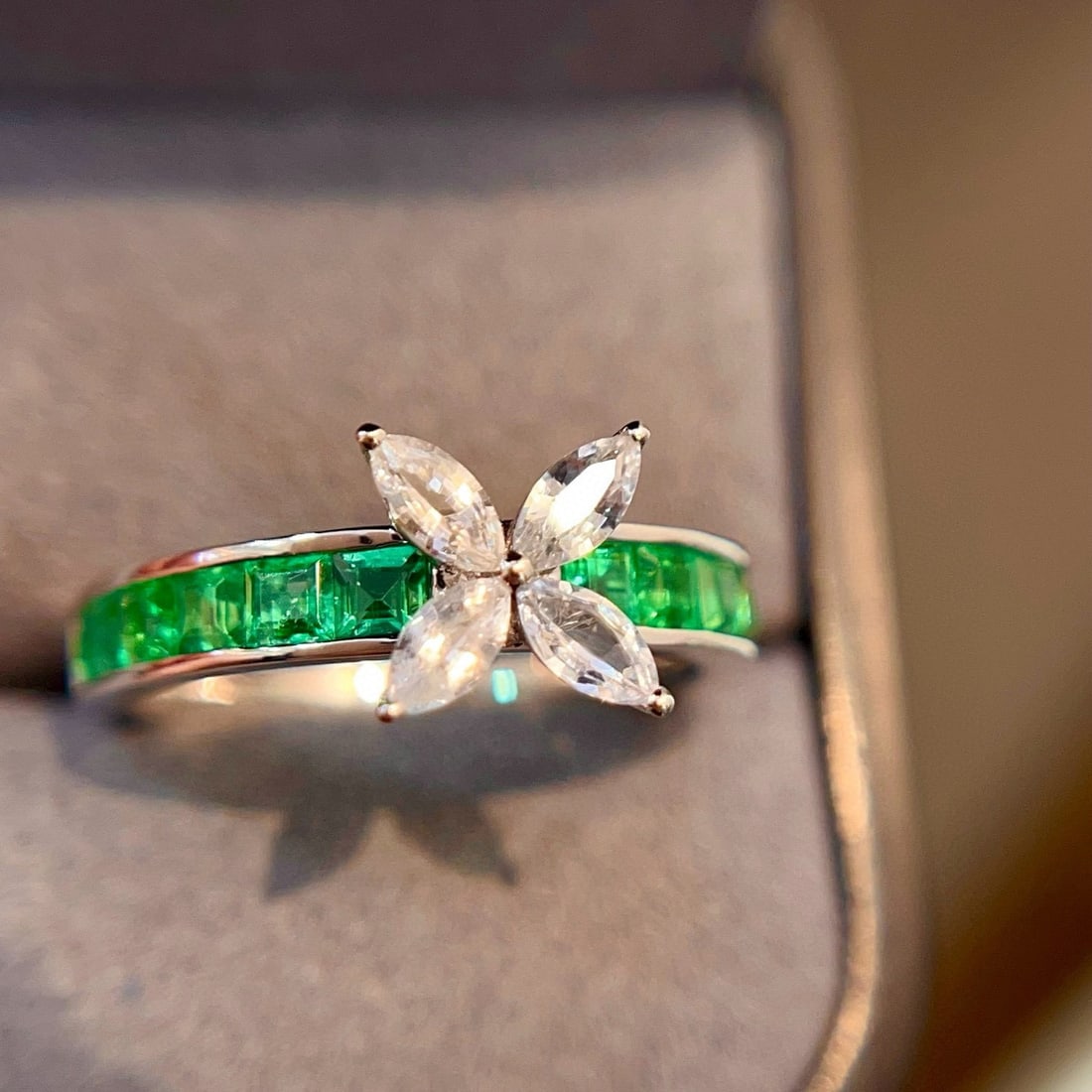 14k Gold 1.57 Ctw Vivid Green Natural Emerald & Sapphire Ring - 2