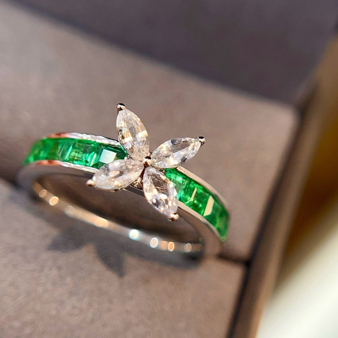 14k Gold 1.57 Ctw Vivid Green Natural Emerald & Sapphire Ring - 3