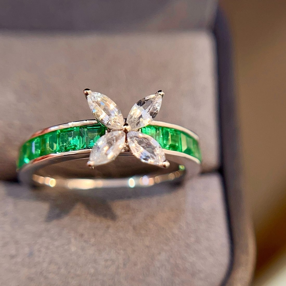 14k Gold 1.57 Ctw Vivid Green Natural Emerald & Sapphire Ring - 4