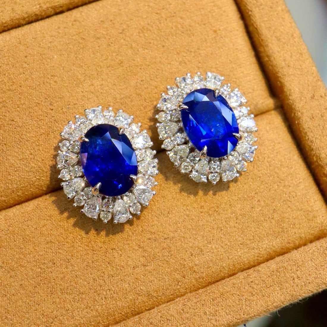 14k Gold 4.89 Ctw Vivid Blue Natural Sapphire & Diamond Earrings: Ref:231031118 // gold content:14k gold // main gemstone:sapphire // shape:oval // carat weight:3. 62ct // color:vivid blue // treatment:natural // // adjacent gemstone 2 : diamond // shape:multiply //