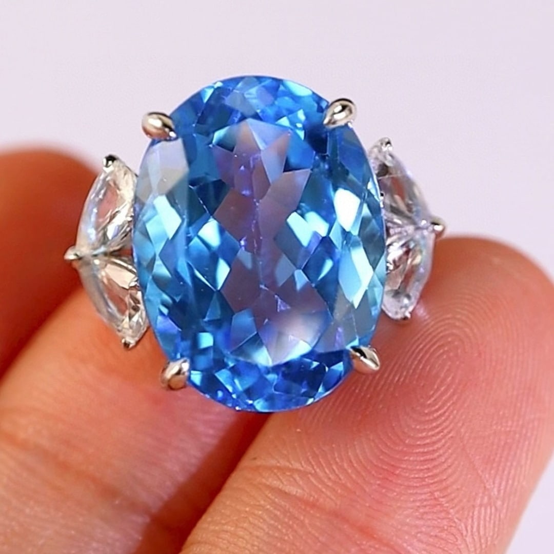 14k Gold 14.21 Ctw Natural Topaz & Sapphire Ring: Ref:231031121 // gold content:14k gold // ring size:7. 25us // // main gemstone:topaz // shape:oval // carat weight:12. 77ct // color:blue // treatment:natural // // adjacent gemstone 2 : sapphire //