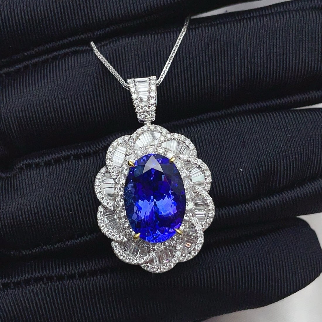 14k Gold 9.13 Ctw Natural Tanzanite & Diamond Pendant( Without Chain ): Ref:231031122 // gold content:14k gold // main gemstone:tanzanite // shape:oval // carat weight:7. 1ct // color:blue // treatment:natural // // adjacent gemstone 2 : diamond // shape:multiply //