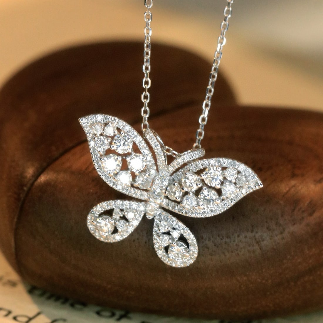 14k Gold 0.88 Ct Natural H Diamond & Butterfly Necklace: Ref:231031124 // gold content:14k gold // main gemstone:diamond // shape:round // carat weight:0. 88ct // clarity grade:vs-si // color:h // treatment:natural // cut grade:g // Low Estimate: 3700