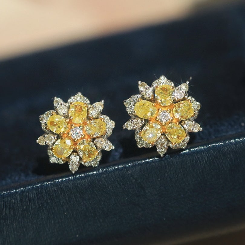 14k Gold 1 Ct Natural Color Diamond Earrings: Ref:231031129 // gold content:14k gold // main gemstone:diamond // shape:multiply // carat weight:1ct // clarity grade:vs-si // color:color // treatment:natural // High Estimate: 6300 Condition: New L