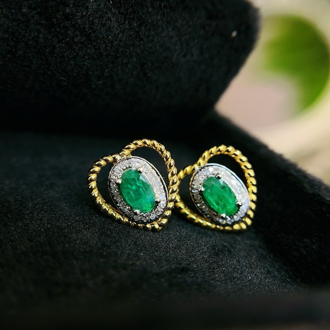 14k Gold 0.80 Ct Natural Emerald & Diamond Earrings - 2