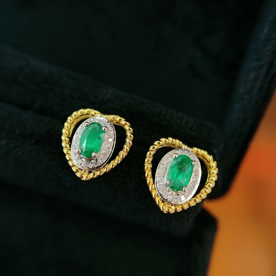 14k Gold 0.80 Ct Natural Emerald & Diamond Earrings - 5