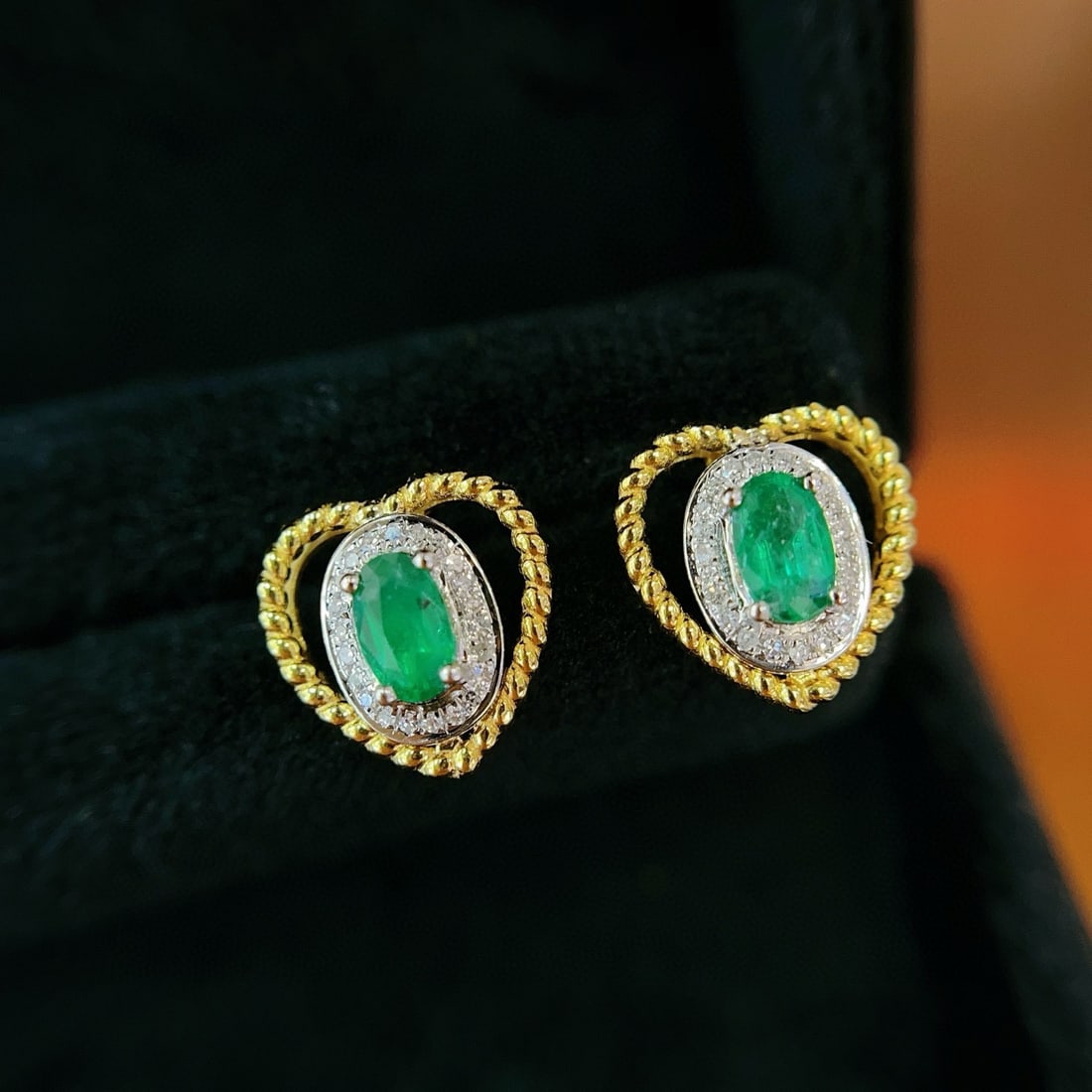 14k Gold 0.80 Ct Natural Emerald & Diamond Earrings - 6