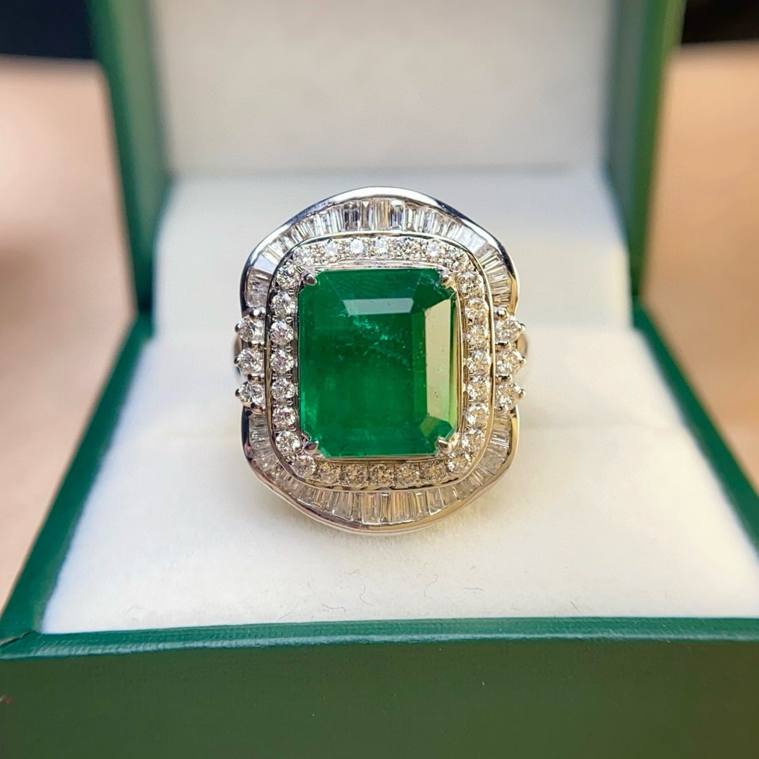 14k Gold 5.15 Ct Vivid Green Natural Emerald & Diamond Ring: Ref:231031142 // gold content:14k gold // ring size:7. 25us // // main gemstone:emerald // shape:octagonal // carat weight:5. 15ct // color:vivid green // treatment:natural // // adjacent gemstone 2 :