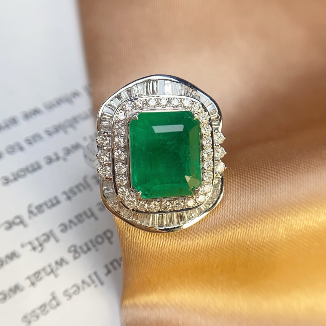 14k Gold 5.15 Ct Vivid Green Natural Emerald & Diamond Ring - 3