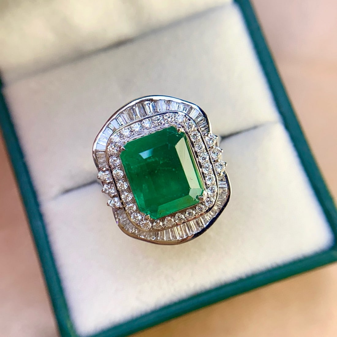 14k Gold 5.15 Ct Vivid Green Natural Emerald & Diamond Ring - 5