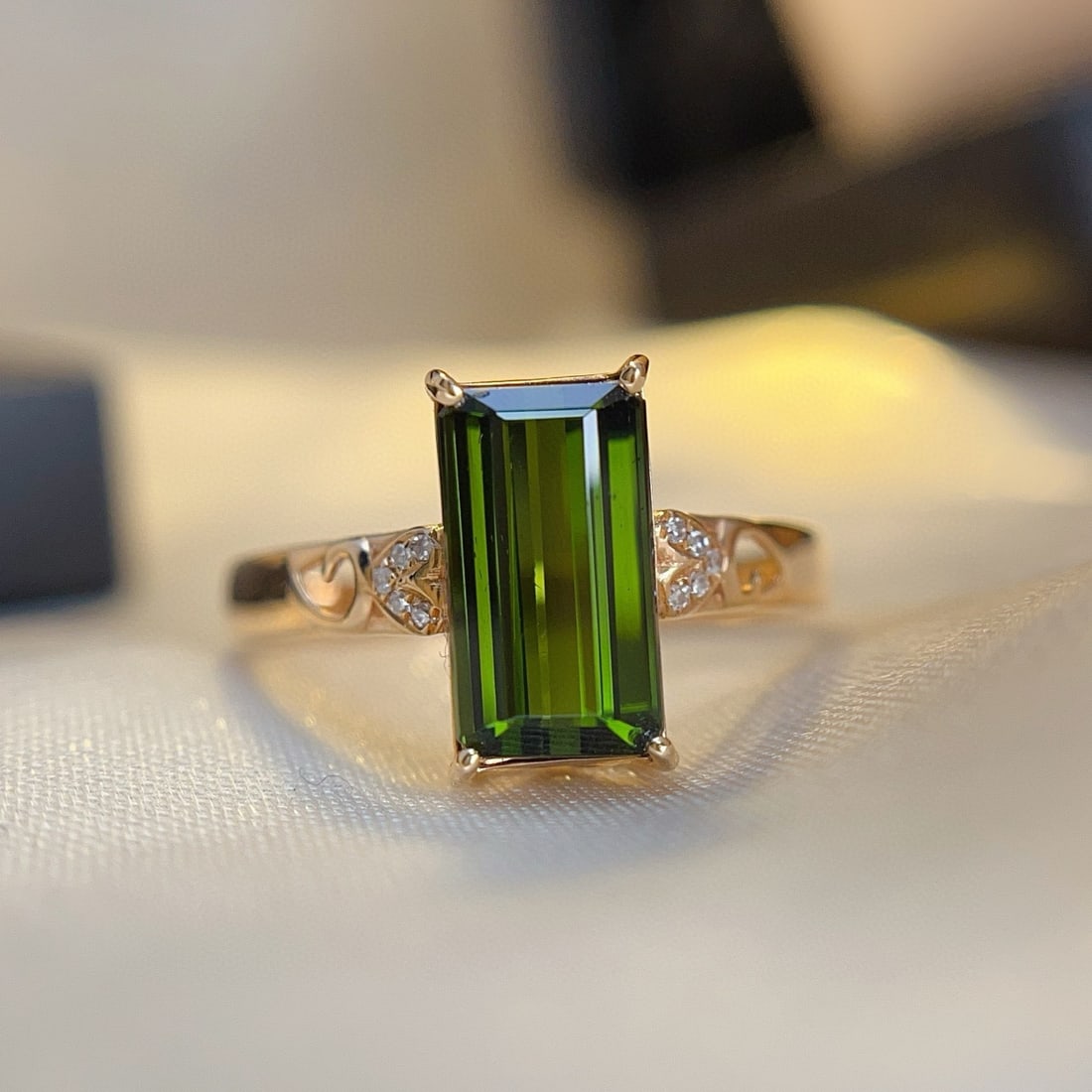 14k Gold 3.20 Ct Natural Tourmaline & Diamond Ring: Ref:231031158 // gold content:14k gold // ring size:7. 25us // // main gemstone:tourmaline // shape:octagonal // carat weight:3. 20ct // color:green // treatment:natural // // adjacent gemstone 2 :