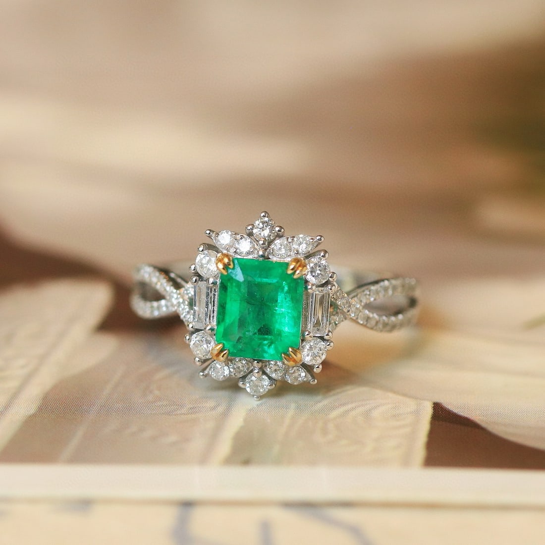 14k Gold 1.53 Ctw Natural Emerald & Diamond Ring: Ref:231031162 // gold content:14k gold // ring size:7. 25us // // main gemstone:emerald // shape:octagonal // carat weight:1. 08ct // color:green // treatment:natural // // adjacent gemstone 2 :