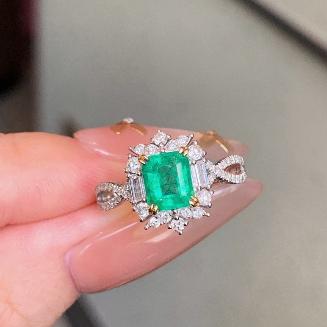 14k Gold 1.53 Ctw Natural Emerald & Diamond Ring - 6