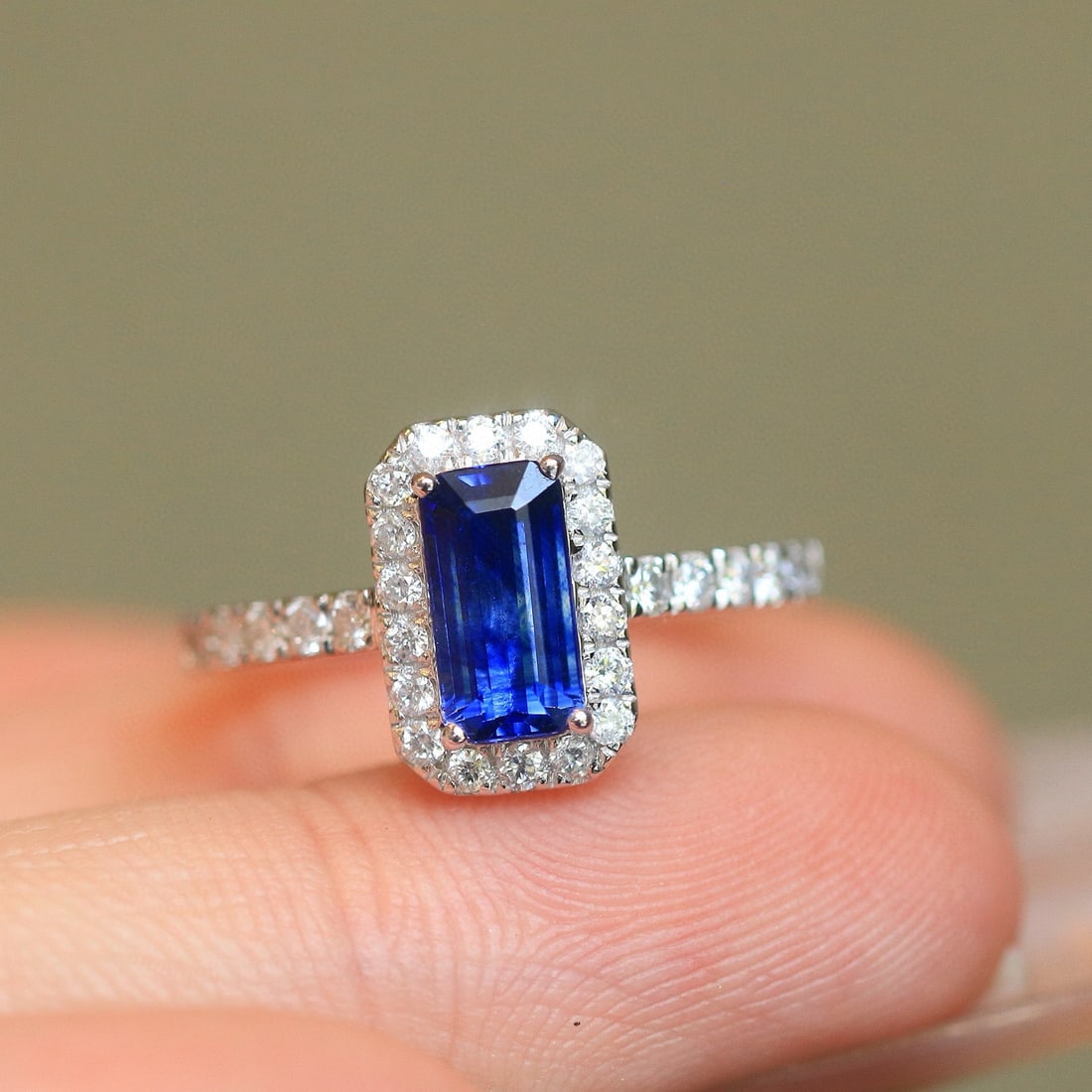 14k Gold 1.85 Ctw Vivid Blue Natural Sapphire & Diamond Ring: Ref:231031163 // gold content:14k gold // ring size:7. 25us // // main gemstone:sapphire // shape:octagonal // carat weight:1. 39ct // color:vivid blue // treatment:natural // // adjacent gemstone 2