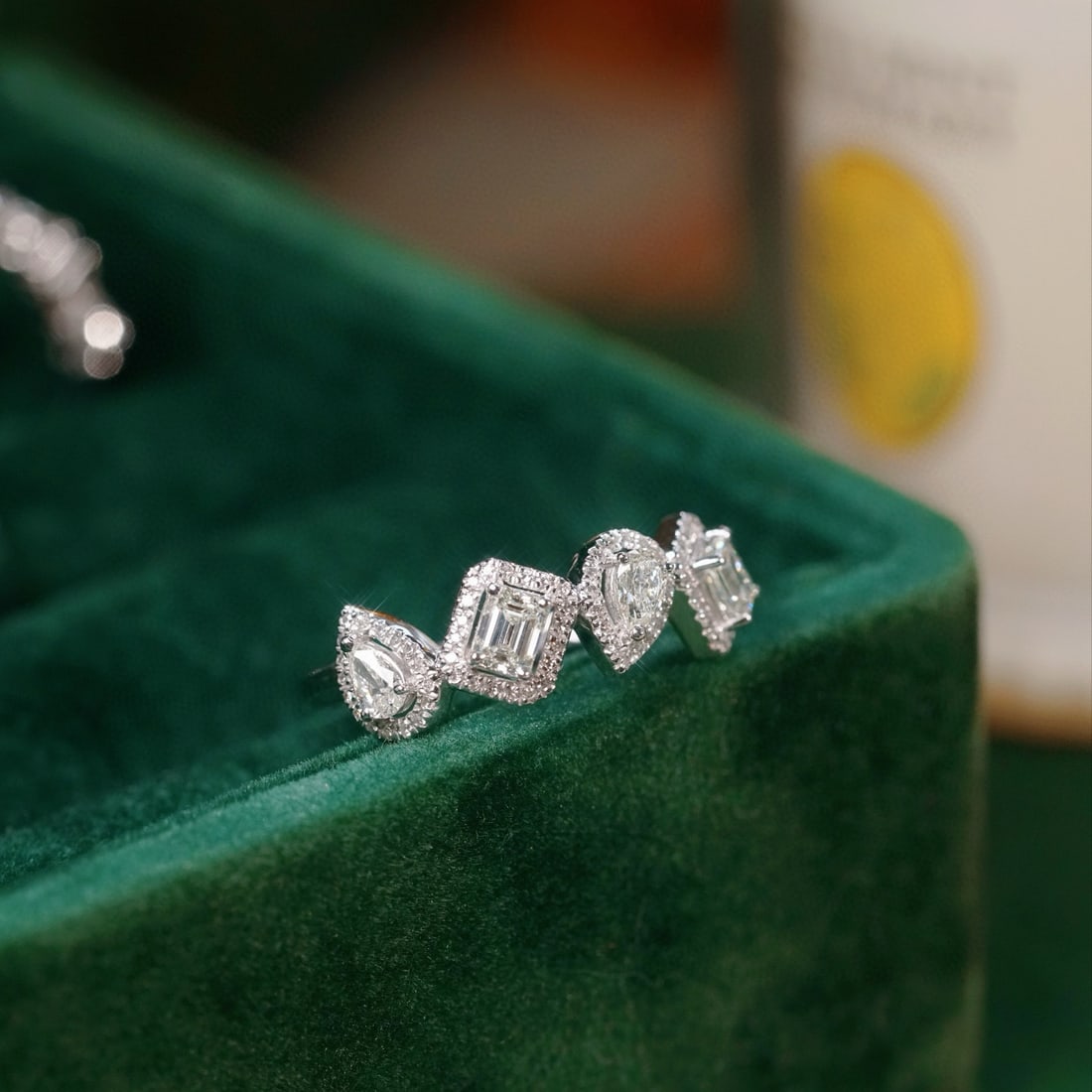 14k Gold 0.80 Ctw Natural H Diamond Ring: Ref:231031165 // gold content:14k gold // ring size:7. 25us // // main gemstone:diamond // shape:multiply // carat weight:0. 60ct // clarity grade:vs-si // color:h // treatment:natural // // adjacent