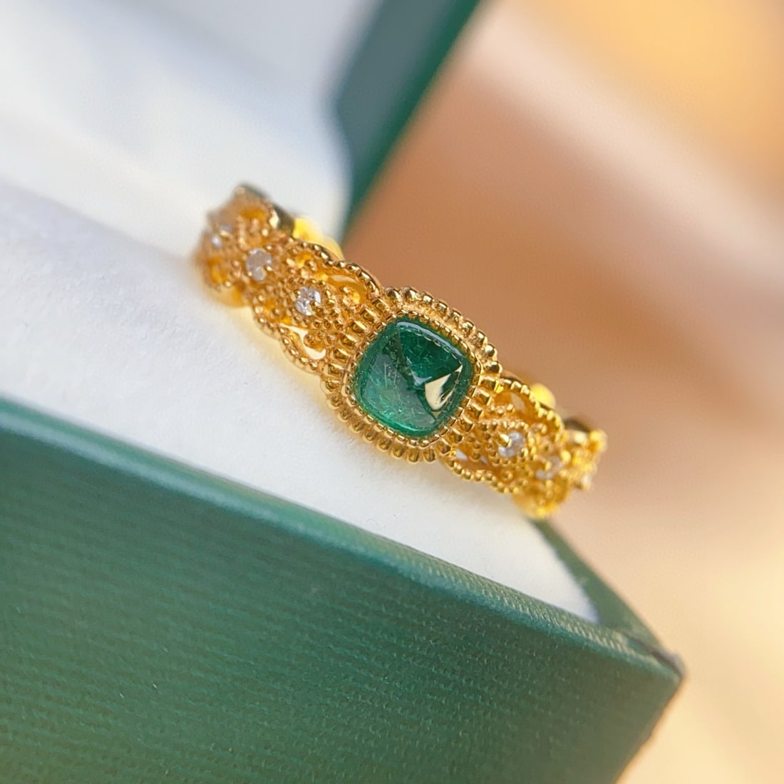 14k Gold 0.40 Ct Natural Emerald & Diamond Ring: Ref:231031167 // gold content:14k gold // ring size:7. 25us // // main gemstone:emerald // shape:suger-loaf // carat weight:0. 40ct // color:green // treatment:natural // // adjacent gemstone 2 :