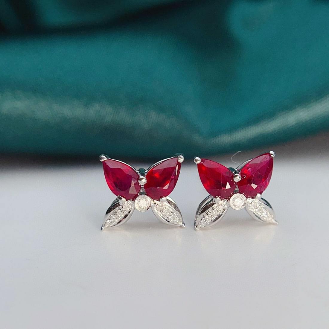 14k Gold 1.20 Ct Vivid Red Natural Ruby & Diamond Earrings: Ref:231031168 // gold content:14k gold // main gemstone:ruby // shape:pear // carat weight:1. 20ct // color:vivid red // treatment:natural // // adjacent gemstone 2 : diamond // number of stones:18