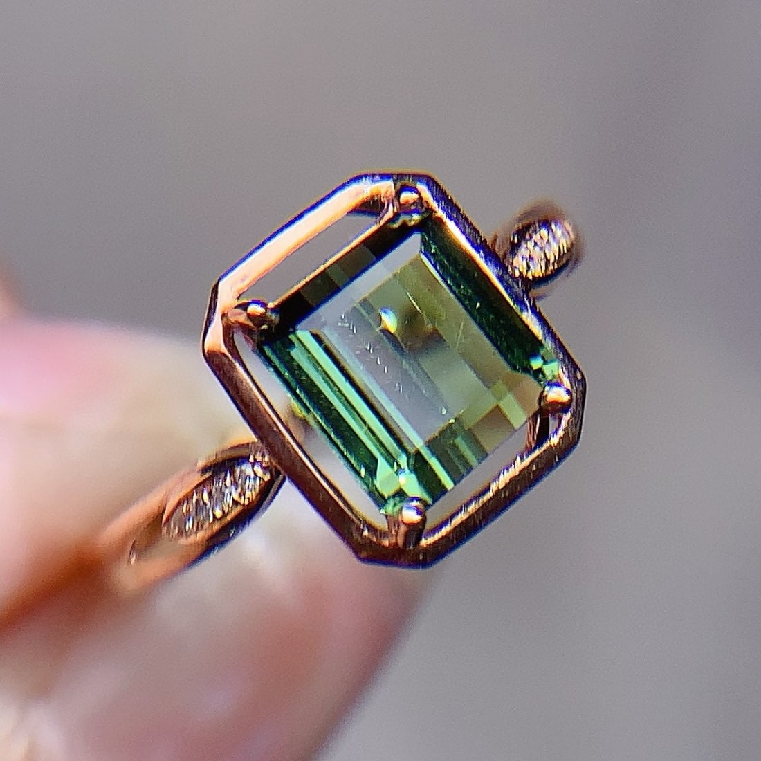 14k Gold 1.50 Ct Natural Tourmaline & Diamond Ring: Ref:231031169 // gold content:14k gold // ring size:7. 25us // // main gemstone:tourmaline // shape:octagonal // carat weight:1. 50ct // color:green // treatment:natural // // adjacent gemstone 2 :