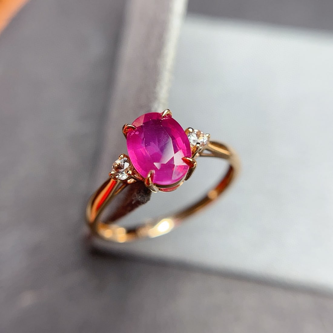 14k Gold 1.60 Ct Natural Ruby & Sapphire Ring: Ref:231031171 // gold content:14k gold // ring size:7. 25us // // main gemstone:ruby // shape:oval // carat weight:1. 60ct // color:red // treatment:natural // // adjacent gemstone 2 : sapphire //