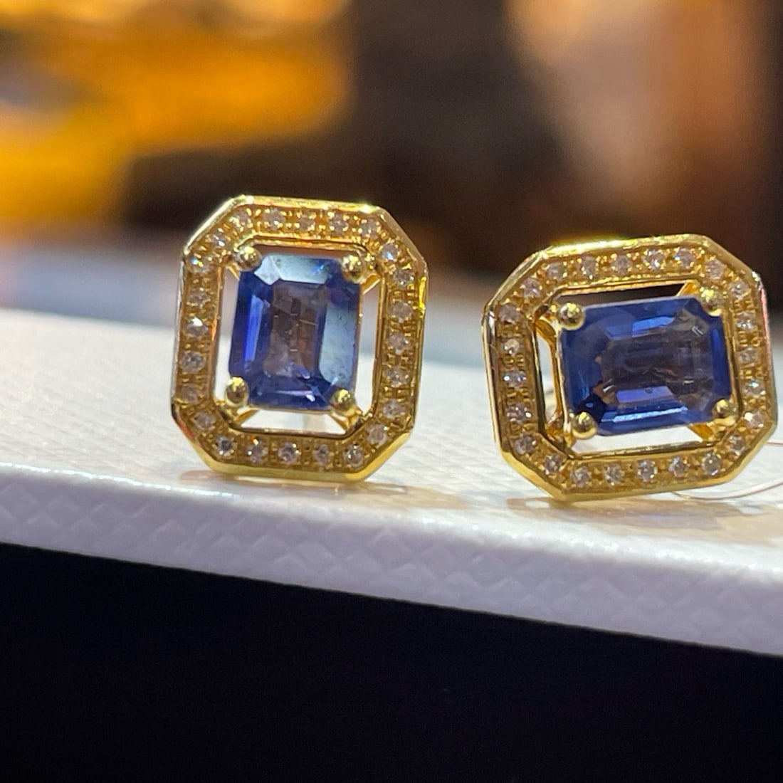 14k Gold 1.20 Ct Natural Sapphire & Diamond Earrings: Ref:231031179 // gold content:14k gold // main gemstone:sapphire // shape:octagonal // carat weight:1. 20ct // color:blue // treatment:natural // // adjacent gemstone 2 : diamond // number of stones:4