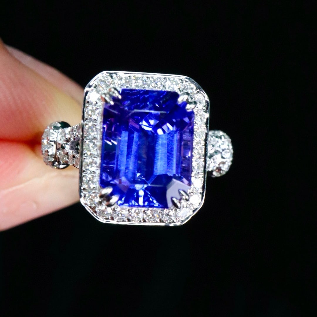 14k Gold 4.39 Ctw Natural Tanzanite & Diamond Ring: Ref:231031181 // gold content:14k gold // ring size:7. 25us // // main gemstone:tanzanite // shape:octagonal // carat weight:4. 00ct // color:blue // treatment:natural // // adjacent gemstone 2 :