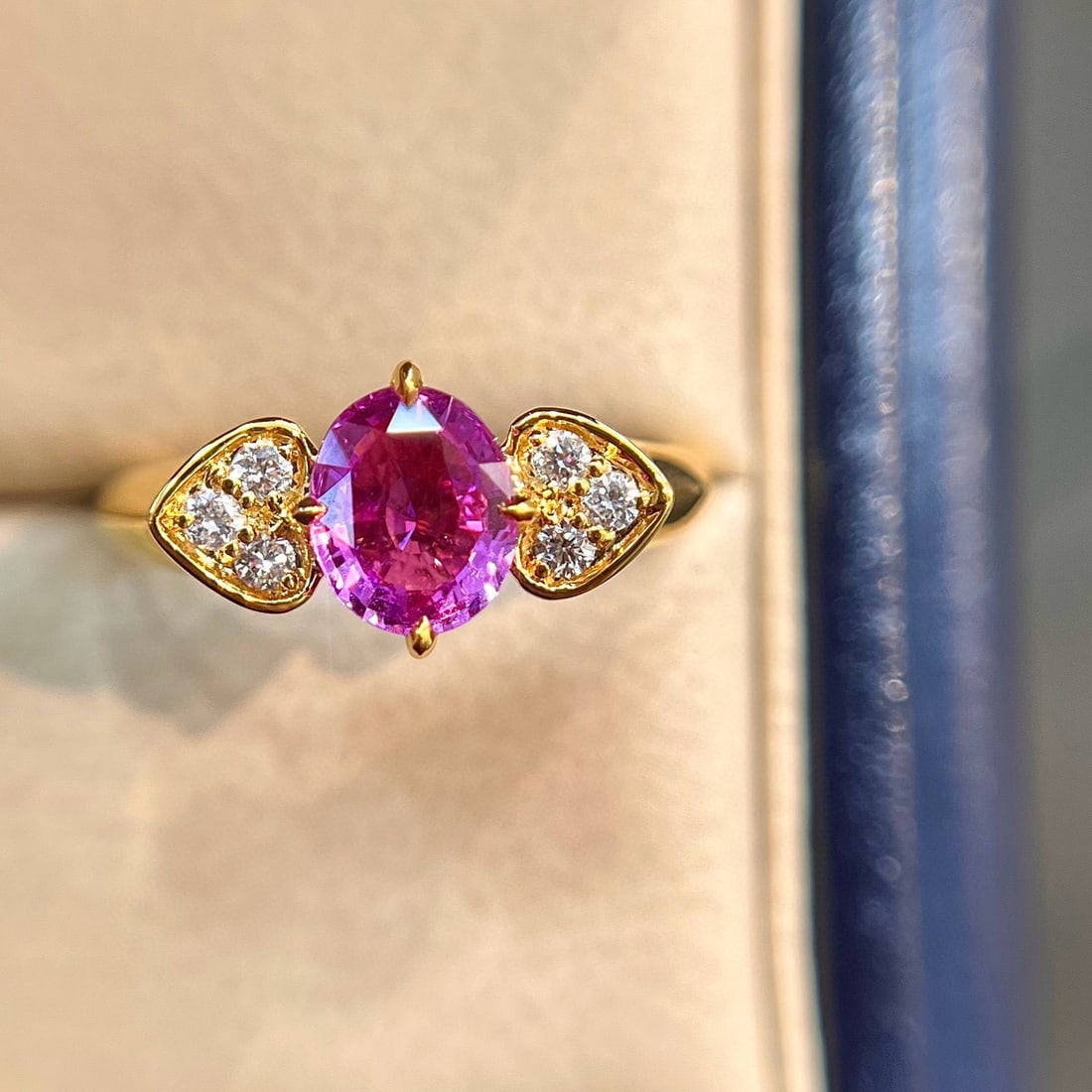14k Gold 1.22 Ctw Natural Padparadscha Sapphire & Diamond Ring: Ref:231031182 // gold content:14k gold // ring size:7. 25us // // main gemstone:padparadscha sapphire // shape:oval // carat weight:1. 10ct // color:orangish pink // treatment:natural // // adjacent