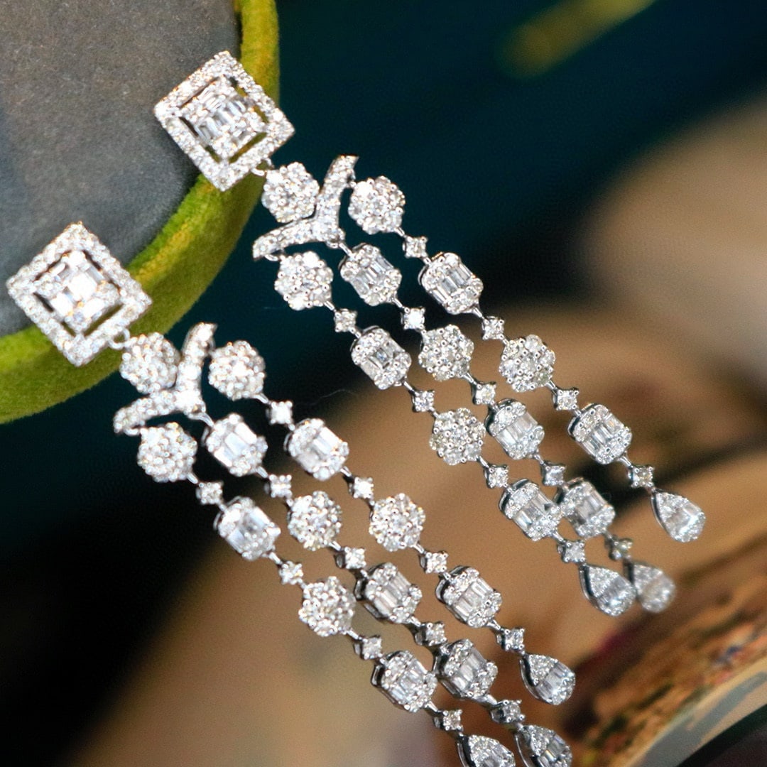 14k Gold 2.4 Ct Natural H Diamond Earrings: Ref:231031186 // gold content:14k gold // main gemstone:diamond // shape:multiply // carat weight:2. 4ct // clarity grade:vs-si // color:h // treatment:natural // Condition: New Low Estimate: 9700 Hig