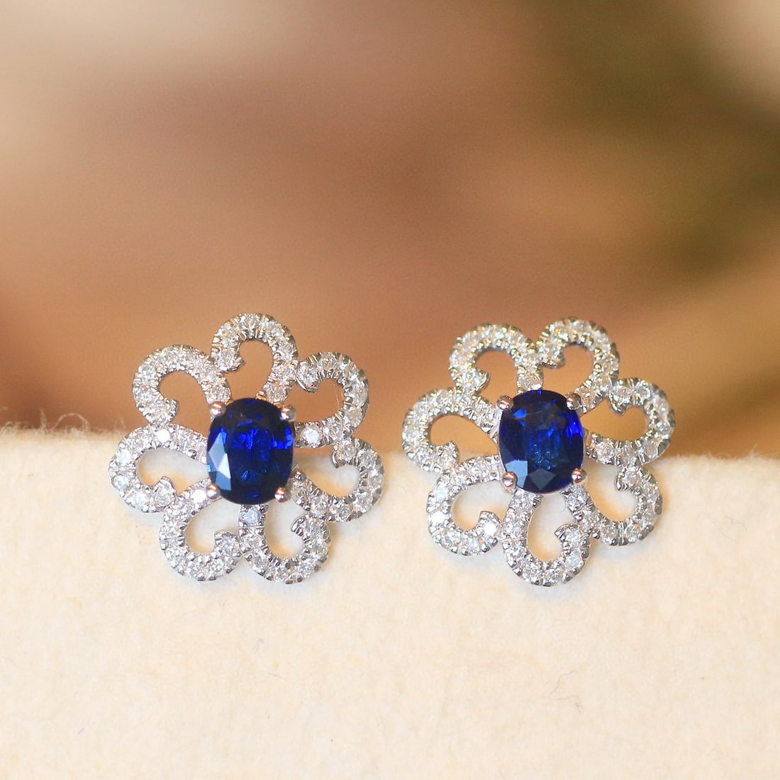 14k Gold 1.29 Ctw Natural Sapphire & Diamond Earrings: Ref:231031189 // gold content:14k gold // main gemstone:sapphire // shape:oval // carat weight:0. 8ct // color:royal blue // treatment:natural // // adjacent gemstone 2 : diamond // shape:round // car