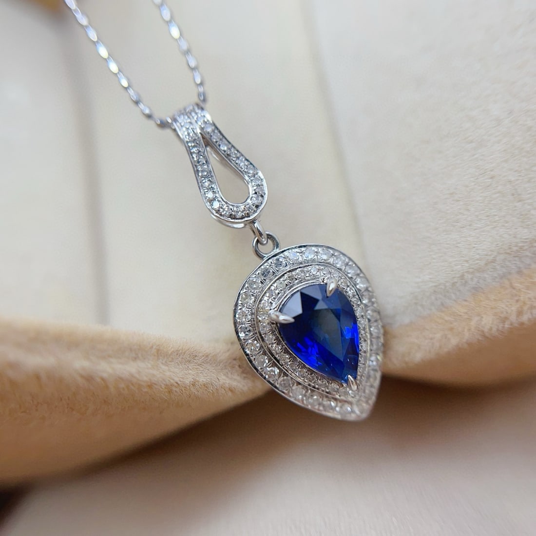 14k Gold 1.35 Ct Vivid Blue Natural Sapphire & Diamond Pendant( Without Chain ): Ref:231031194 // gold content:14k gold // main gemstone:sapphire // shape:pear // carat weight:1. 35ct // color:vivid blue // treatment:natural // // adjacent gemstone 2 : diamond // number of